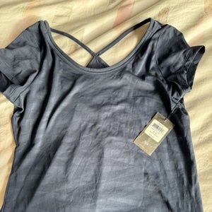 Mountain Hardwear Women's Breeze VNT Short Sleeve Top